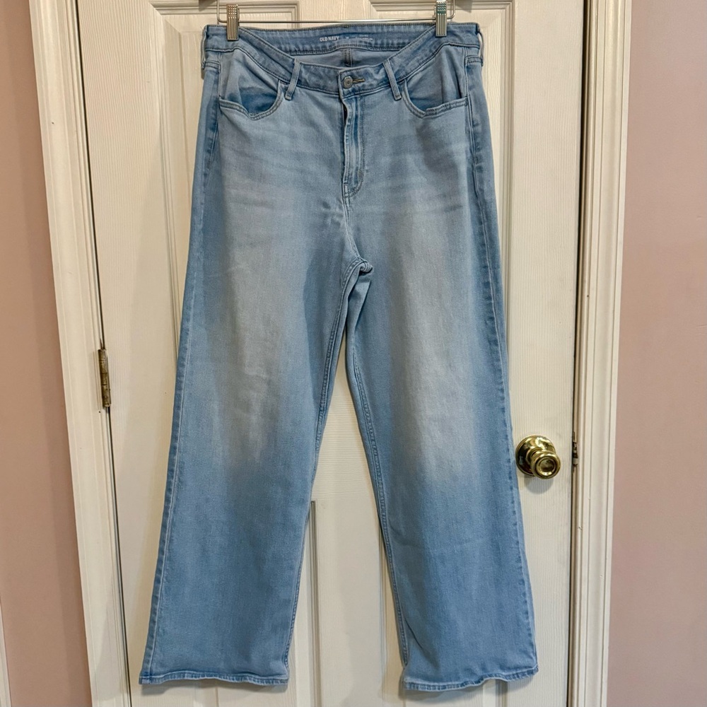 Old Navy Women's Wow Wide Legged Jeans size 14
